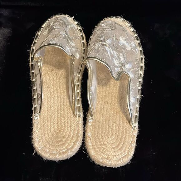 Women’s Silver Linen Woven Flat Slip-on Espadrilles - Picture 3 of 8